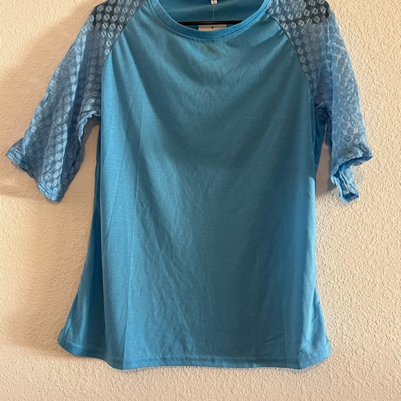 Blue lace three quarter sleeve top
Size large
Floral blooming - Picture 6 of 9